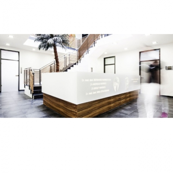 Solid Wood Mixed with Corian Table Top Modern Clinic Reception Desk