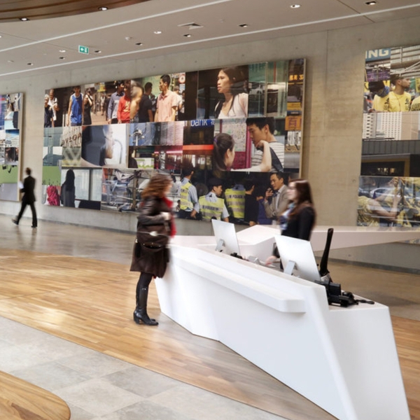 Elegant Glossy White Curve Finish L Shape Design Reception Desk